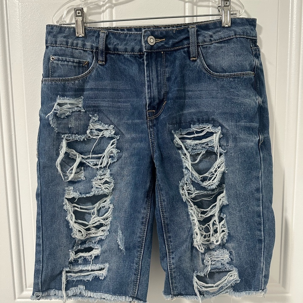 Kensie Distressed Bermuda Shorts, Size 27